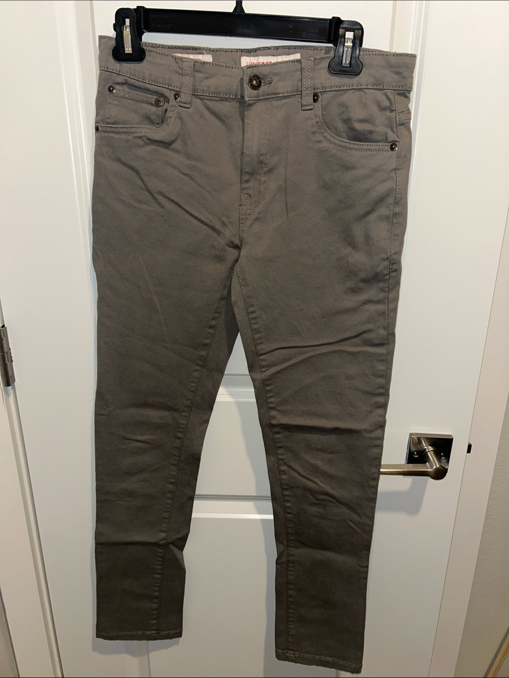 Lucky Brand Slim Straight Pants in Gray
